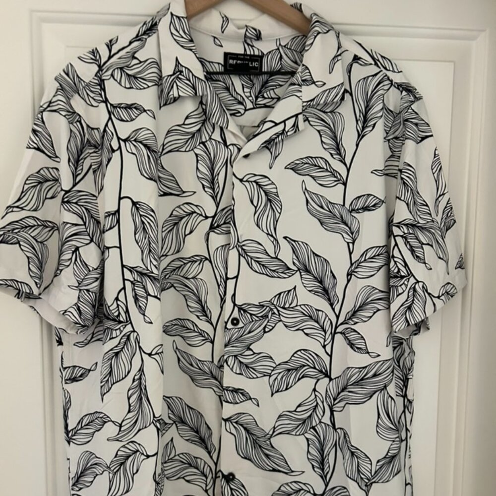 Man's stretchy Button Down